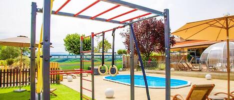 Sisäuima-allas, ulkouima-allas