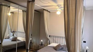 4 camere, una cassaforte in camera, una scrivania, ferro/asse da stiro