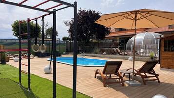 Piscine couverte, piscine extérieure