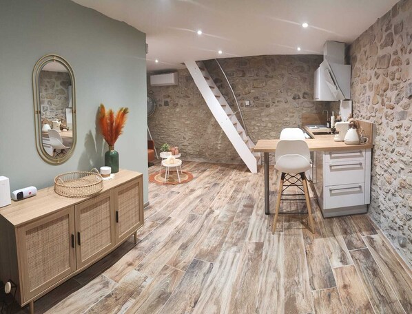 Interior - Mazet Entièrement Rénové Avec SPA Privatif au Pied des Cévennes (Bagard)