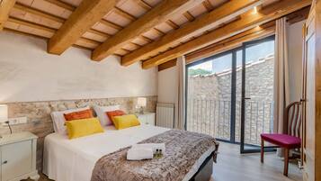 6 bedrooms, free WiFi, bed sheets