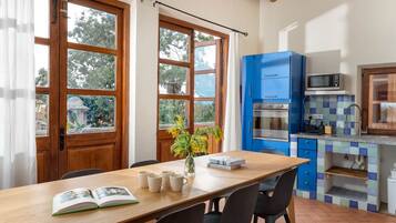 Frigorífico, microondas, horno y lavavajillas