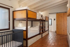 6 dormitorios, wifi gratis, ropa de cama