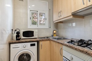 Fridge, microwave, oven, dishwasher - Flateli. PDA Vista Mar 1 (Platja d´Aro)