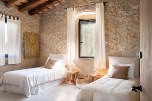 6 makuuhuonetta, ilmainen Wi-Fi, vuodevaatteet