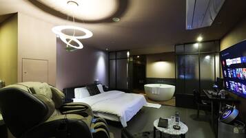 Basic Studio Suite | Down comforters, blackout drapes, free WiFi, bed sheets