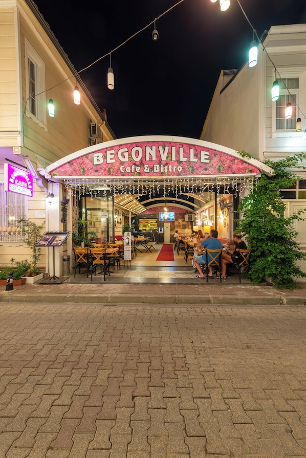Desayuno de cocina local incluido todos los días