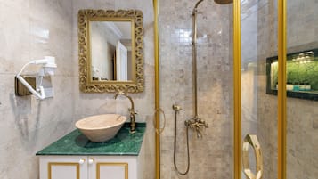 Doppia Economy | Bagno | Doccia, set di cortesia gratuito, asciugacapelli, pantofole