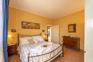 3 makuuhuonetta, silitysrauta/-lauta, Wi-Fi, vuodevaatteet