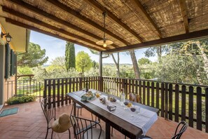 Outdoor dining - Villa Sunshine - traditional tuscan home (Gambassi Terme)