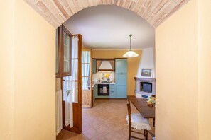 Fridge, oven, stovetop, dishwasher - Villa Sunshine - traditional tuscan home (Gambassi Terme)