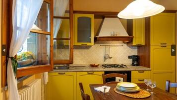 Kühlschrank, Ofen, Herdplatte, Geschirrspüler