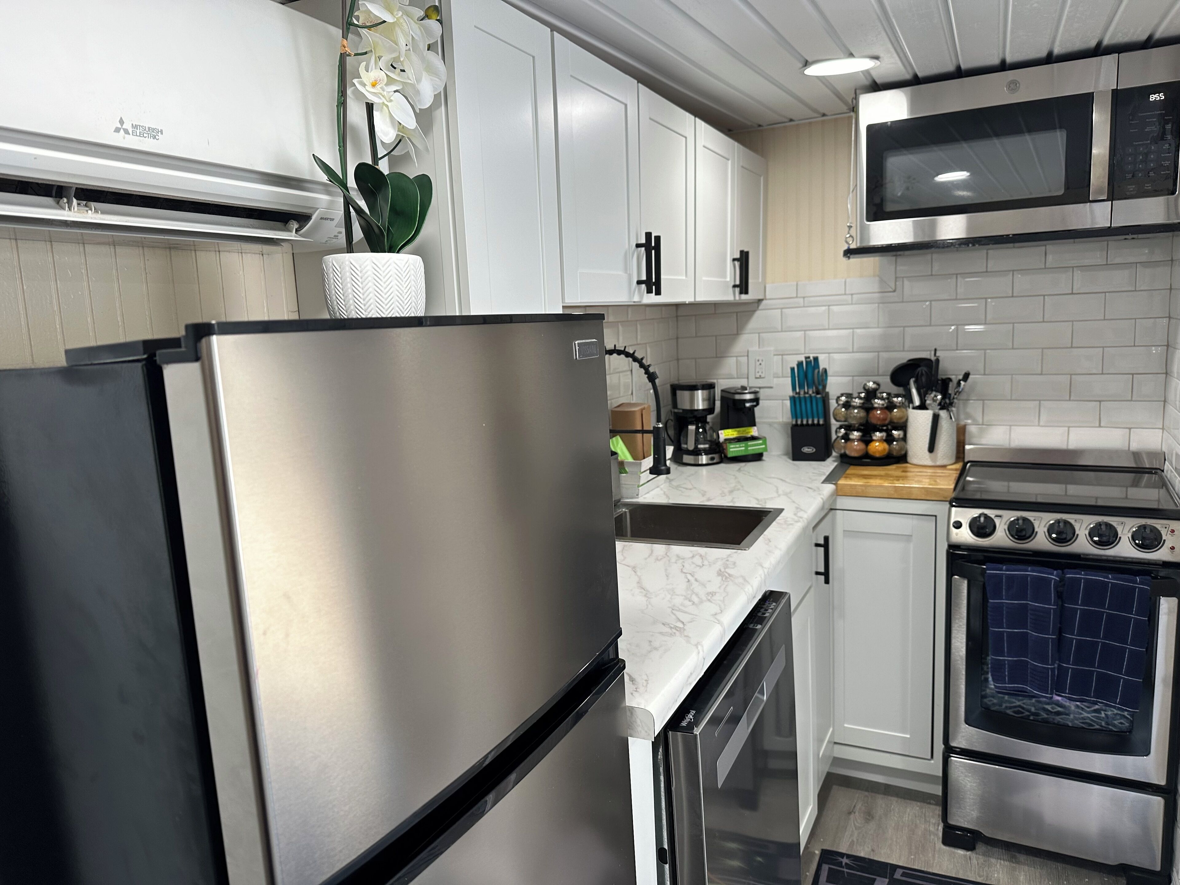 冰箱、微波炉、烤箱、炉灶