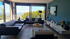 Smart TV, computer monitors - New quiet upscale air-conditioned villa + T2 with heated pool & sea view (sollacaro)