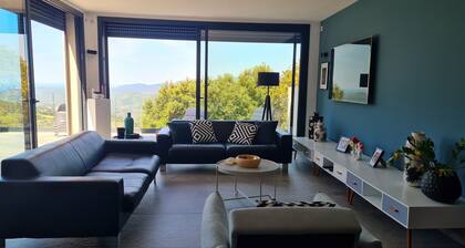 New in ruhiger Lage klimatisierte Villa der Spitzenklasse+ T2 mit beheiztem Pool