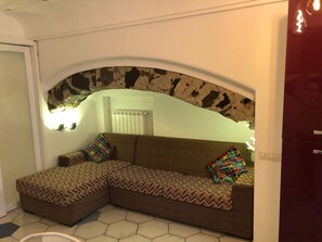 Appartement, 1 chambre, fumeurs, balcon | Salle de séjour