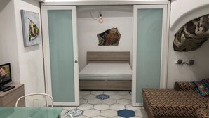 2 عدّة غرف نوم وتجهيزات عازلة للصوت