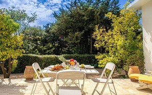 Outdoor dining - Villa in Cannes with 2 bedrooms sleeps 4 (Cannes)