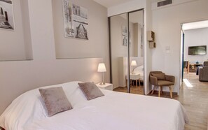 1 dormitorio, tabla de planchar con plancha, cuna de viaje y wifi gratis