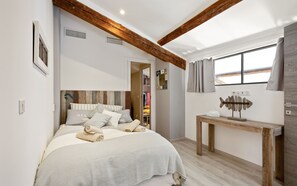 3 bedrooms, iron/ironing board, free WiFi