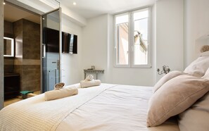 3 bedrooms, iron/ironing board, travel cot, free WiFi