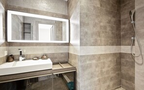Shower, hair dryer - Apartment in Cannes with 3 bedrooms sleeps 6 (Cannes)