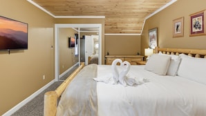 4 bedrooms, WiFi, bed sheets - Spacious 4BR Pigeon Forge Cabin with Hot Tub, Game Room, and Mountain Views (Pigeon Forge)