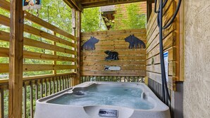 Outdoor spa tub - Spacious 4BR Pigeon Forge Cabin with Hot Tub, Game Room, and Mountain Views (Pigeon Forge)