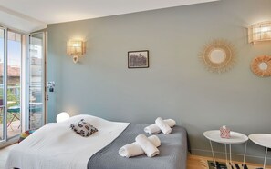 2 bedrooms, iron/ironing board, travel cot, free WiFi