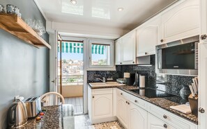 ثلاجة، ميكروويف، فرن، غسالة أطباق