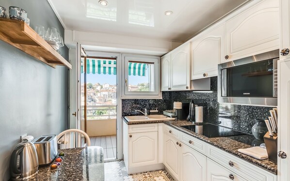 Køleskab, mikrobølgeovn, ovn, opvaskemaskine