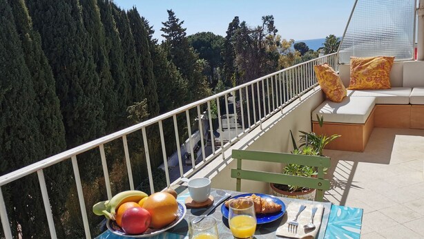 Outdoor dining - Sunset Loft by Halldis (Cannes)