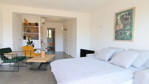 1 bedroom, iron/ironing board, travel cot, free WiFi - Sunset Loft by Halldis (Cannes)
