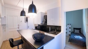 2 bedrooms, iron/ironing board, travel cot, free WiFi - Apartment in Cannes with 2 bedrooms sleeps 6 (Cannes)