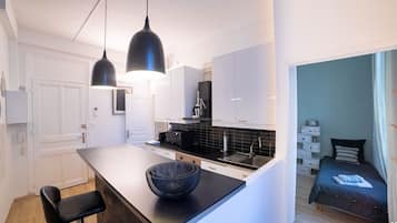 2 bedrooms, iron/ironing board, travel cot, free WiFi