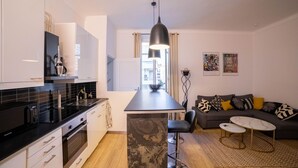 Coffee/tea maker, fridge, microwave, oven - Apartment in Cannes with 2 bedrooms sleeps 6 (Cannes)