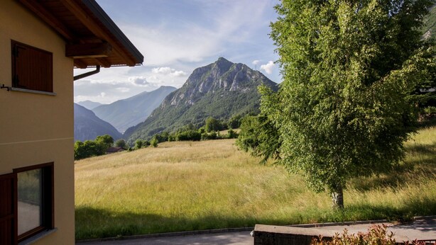 Property grounds - Ski&bike In The Sunny Valley By Halldis (Barzio)