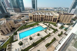 Outdoor pool - Stayis- 1 BR Spacious & Luxury Apartment (Dubai)