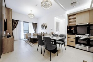 Fridge, microwave, dishwasher, toaster oven - Stayis- 1 BR Spacious & Luxury Apartment (Dubai)