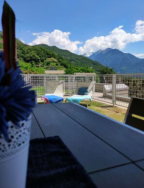 Property grounds - Yellow Lake View, Lovely 2 Br Flat With Terrace&pool By Halldis (Gera Lario)
