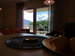 Interior - Yellow Lake View, Lovely 2 Br Flat With Terrace&pool By Halldis (Gera Lario)