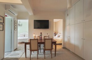 Deluxe Apartment | In-room dining - Mon Repos Luxury Apartment Corfuescapes (Corfu)