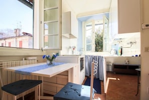 Interior - Old City View, Lovely 1 Br Flat With Balcony By Halldis (Como)