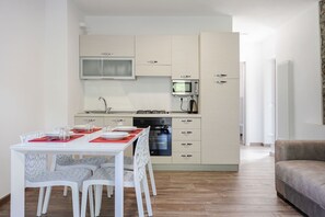 Fridge, microwave, oven, stovetop - Cremia Relax By Halldis (Cremia)