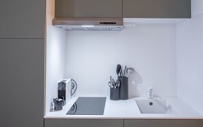 Fridge, oven, coffee/tea maker