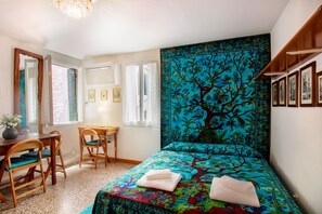 1 bedroom, iron/ironing board, travel cot - Santi Apostoli Home, Studio In The Heart Of Venice By Halldis (Venice)