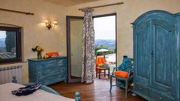 11 Schlafzimmer, Bügeleisen/Bügelbrett, Reisekinderbett