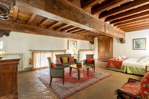 3 bedrooms, iron/ironing board, travel crib, free WiFi