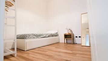 2 chambres, coffres-forts dans les chambres, fer et planche Ă  repasser