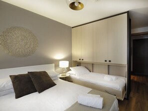 1 bedroom, iron/ironing board, travel crib, free WiFi